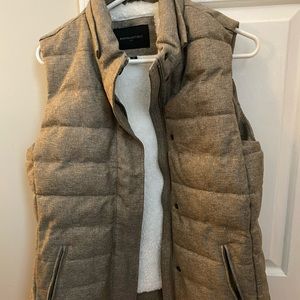 Banana Republic quilted vest medium